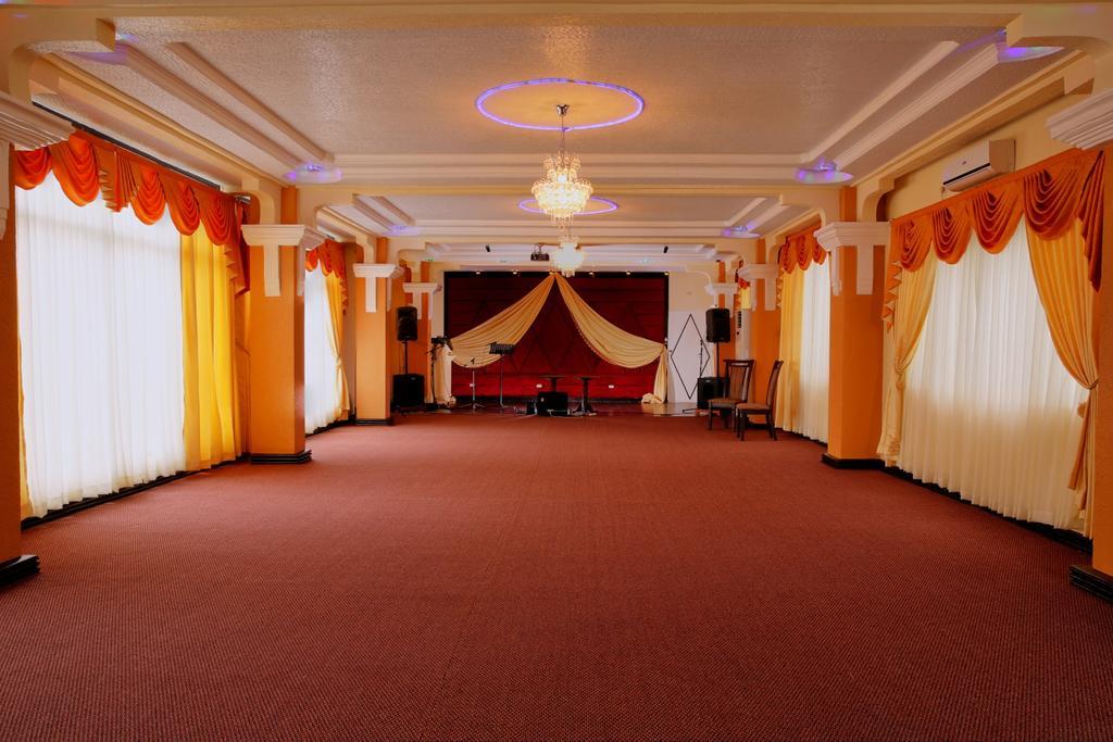 Jaimee'S Hotel, Resort And Restaurant Maasin  Εξωτερικό φωτογραφία